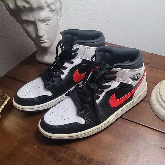 Air Jordan 1 Mid “Chile Red” (style # 554724-075) - Picture 1 of 5